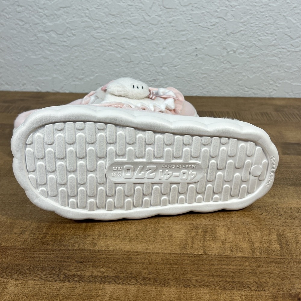 Sanrio HELLO KITTY Women's Plush Slippers Size 40-41 - Picture 14 of 16